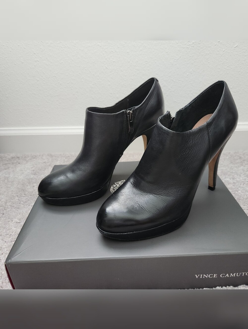 Vince Camuto Black Leather Zip Ankle Heel Bootie